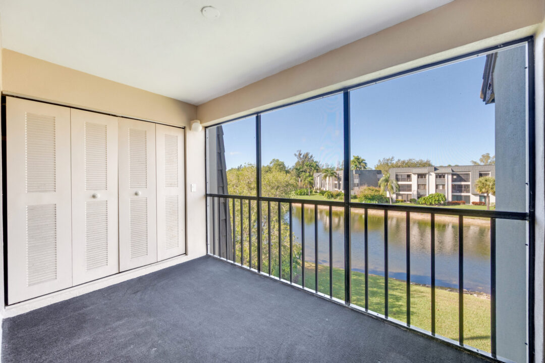 1645 C Spoonbill – 17