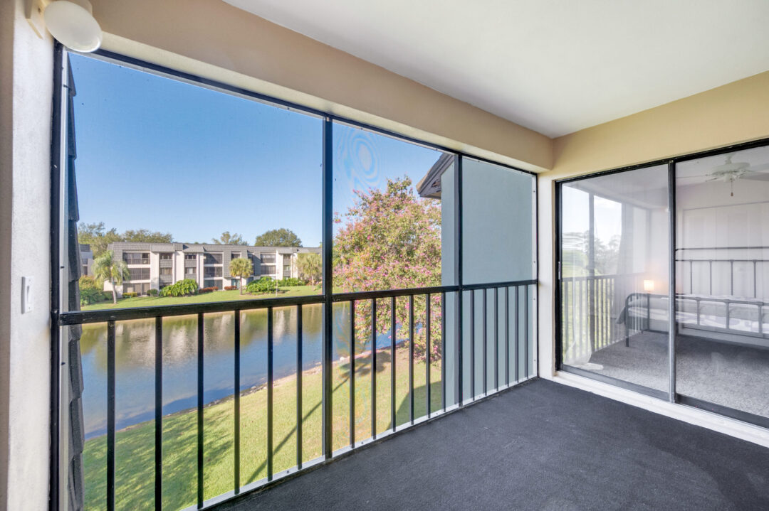 1645 C Spoonbill – 18